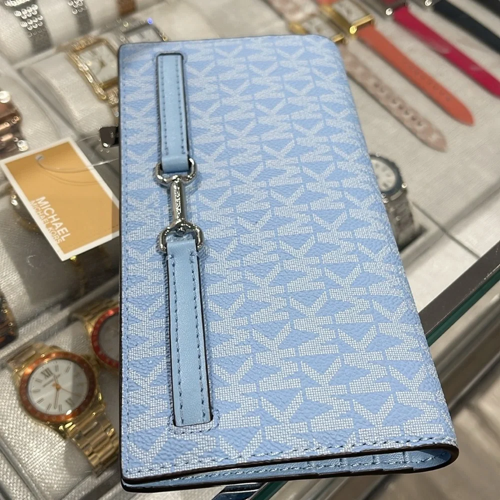 MICHAEL KORS Carson Large Signature Logo Bifold Wallet Light Sky NWT
